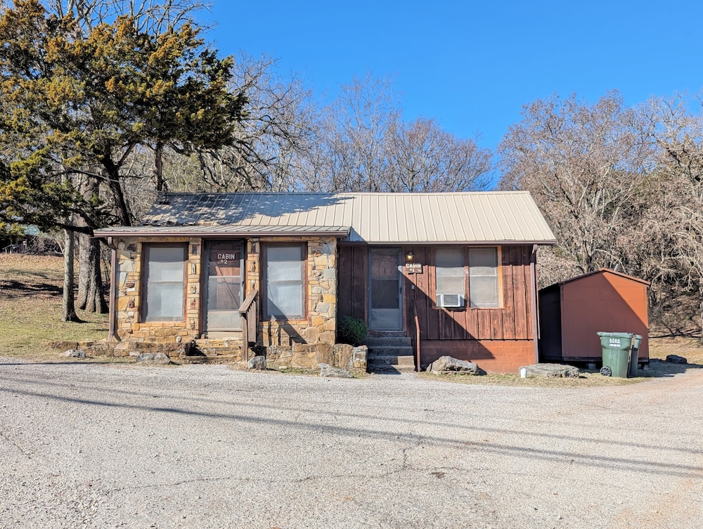 1 Bedroom  Mountain View Cabin