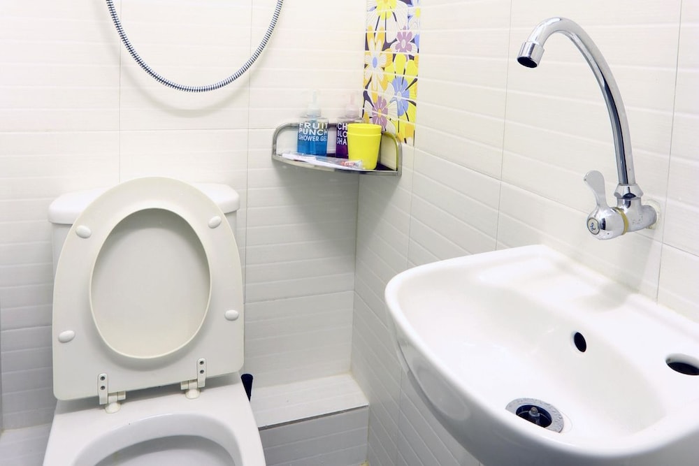 Triple Room, Multiple Beds, Ensuite photo 2