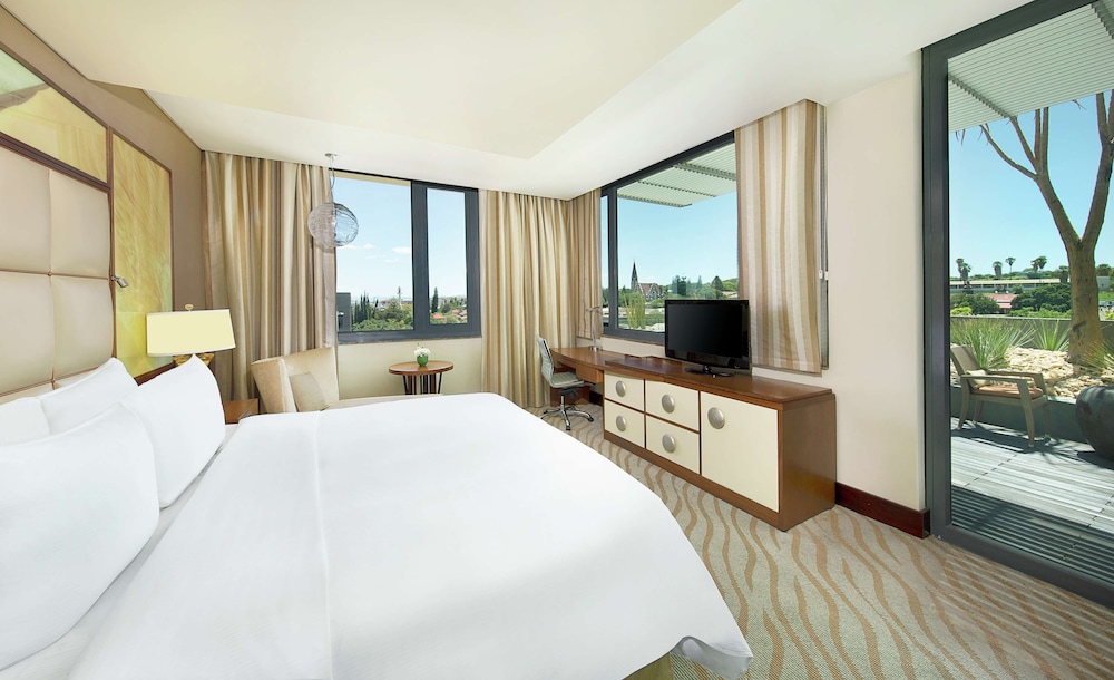 Executive Room, 1 King Bed (with Garden) - Photo 1
