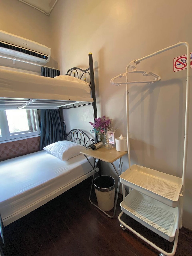 Private Dormitory Room, 4-Beds with Shared Bathroom photo 2