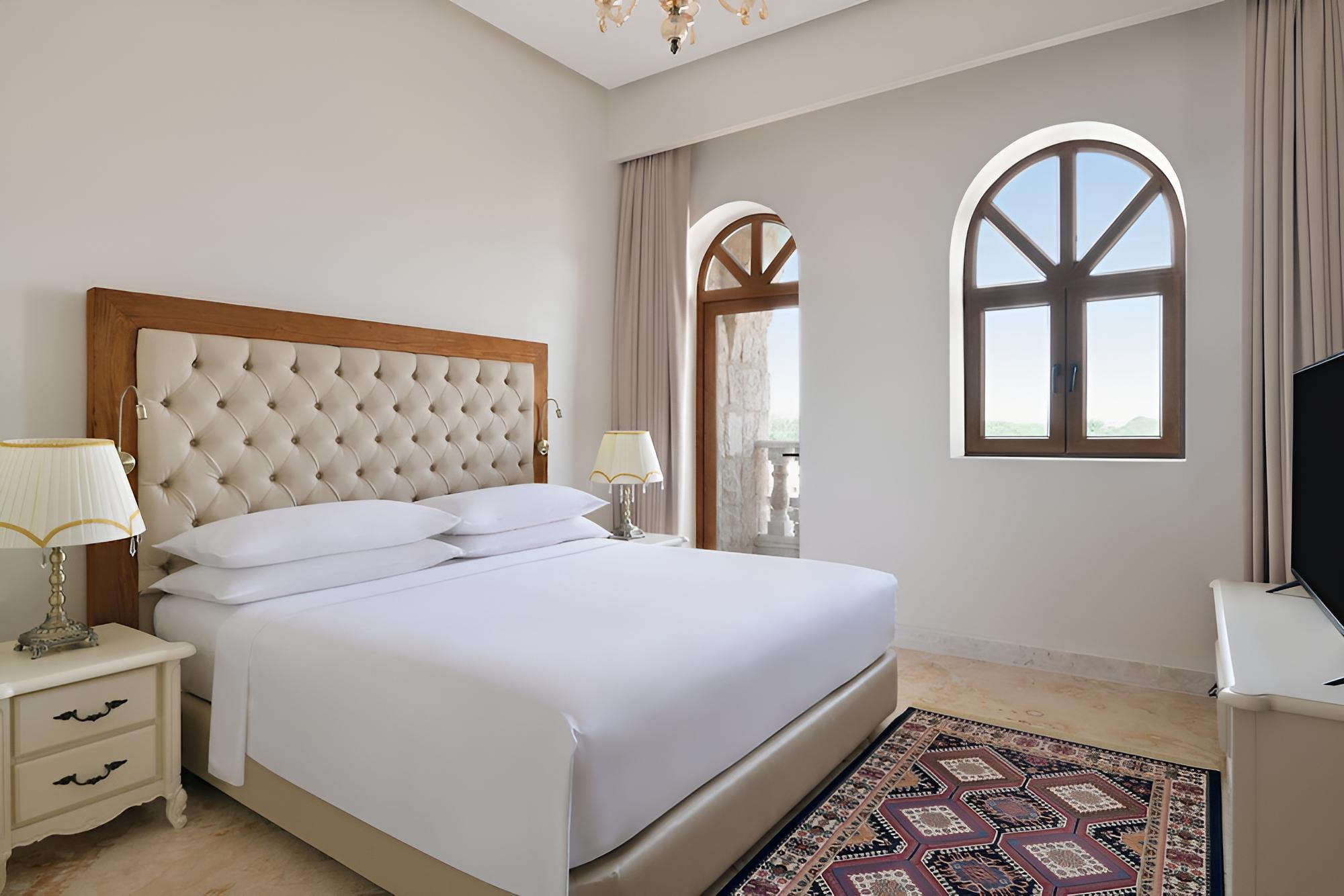 Deluxe Room, 1 King Bed, Balcony - Photo 1