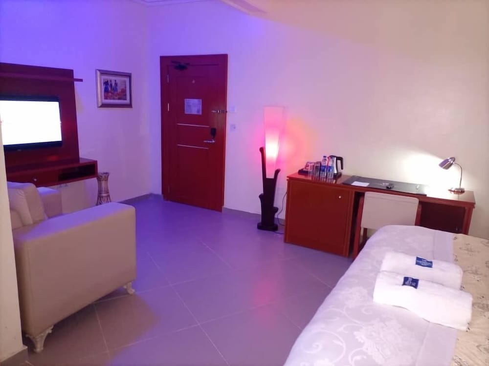 Premium Suite, 2 Bedrooms, Connecting Rooms, Pool View photo 2