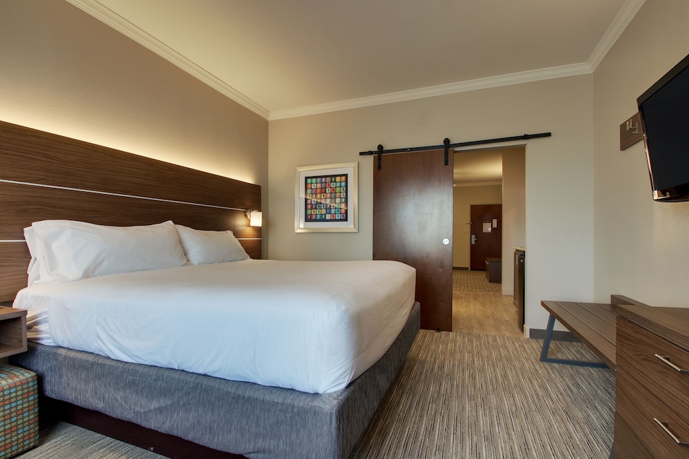 Standard Room, 1 King Bed photo 1
