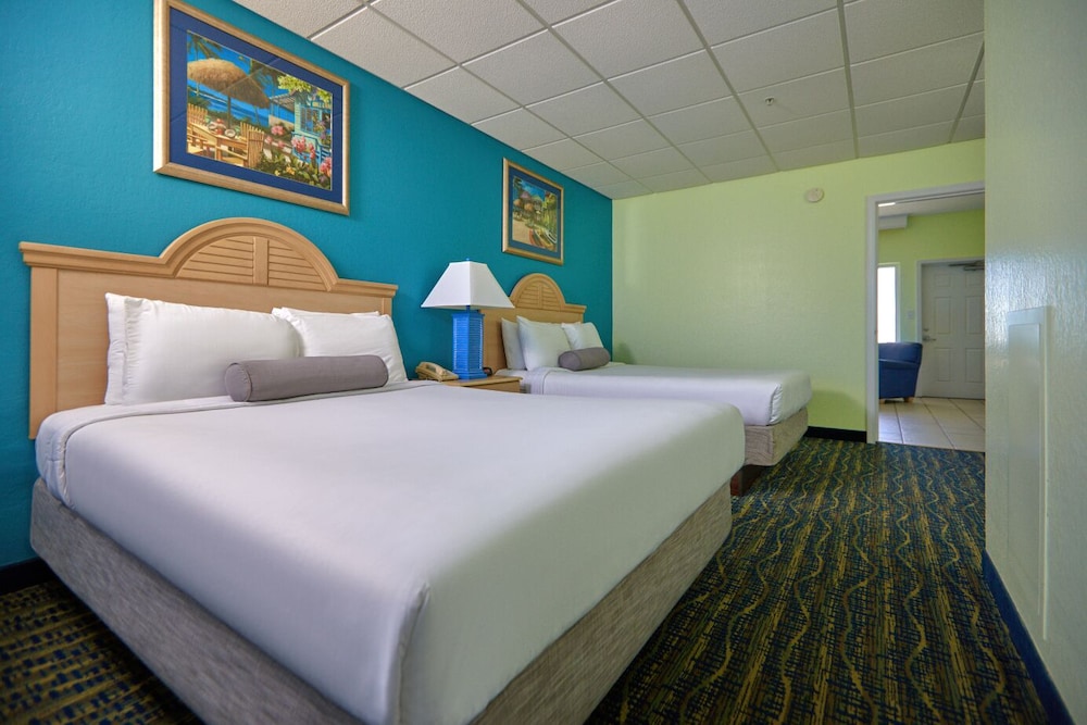 Deluxe Suite, Kitchen, Beachfront (Queen/Queen)