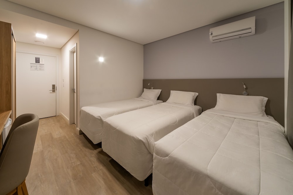 Deluxe Triple Room photo 2