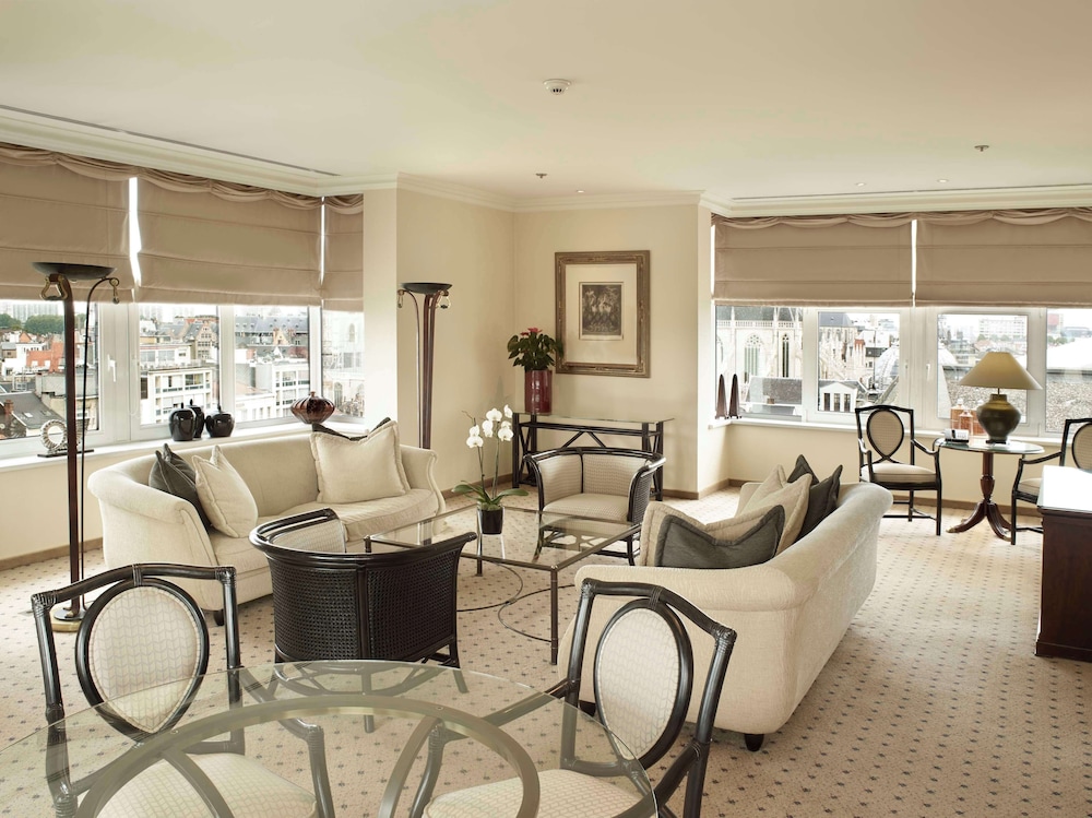 Presidential Suite (Duplex, Royal Sinjoor)
