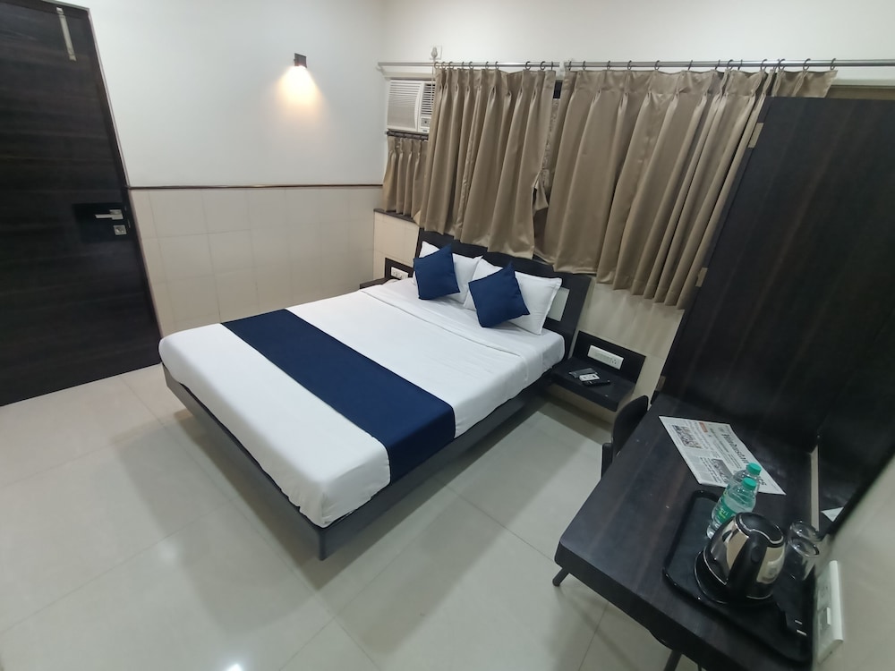 Deluxe Room - Photo 12