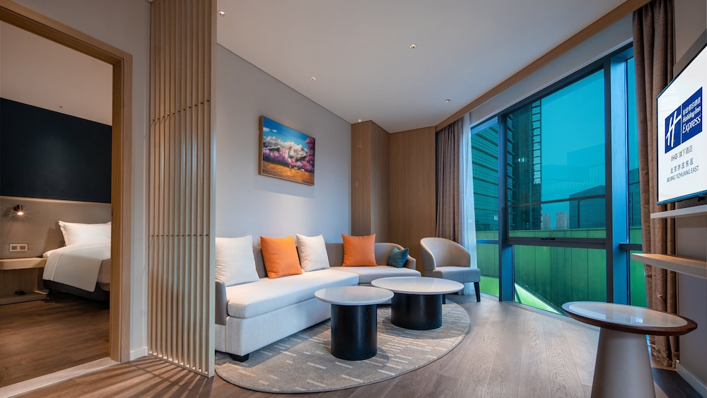 Suite, 1 Bedroom - Photo 6