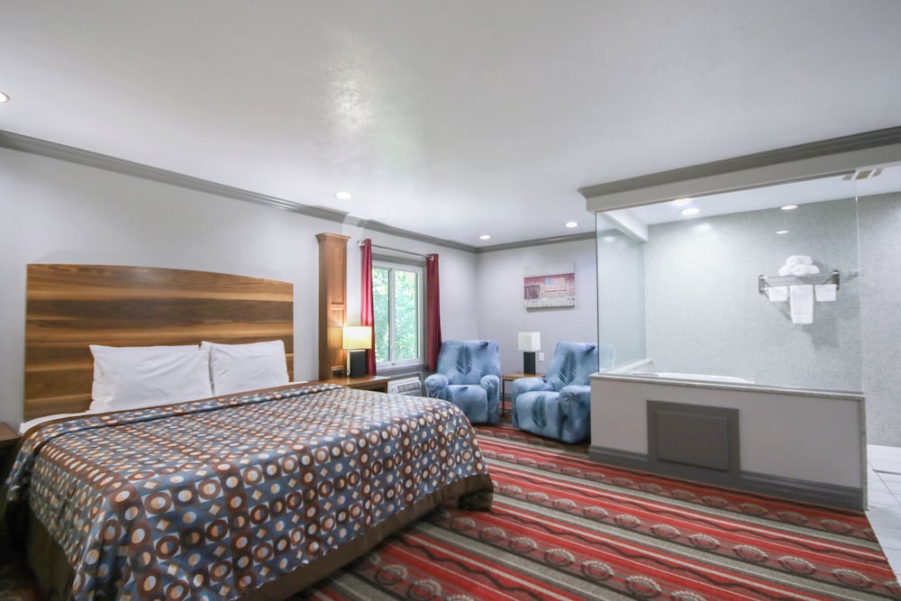 Suite, 1 King Bed, Non Smoking (Jacuzzi Tub) photo 1
