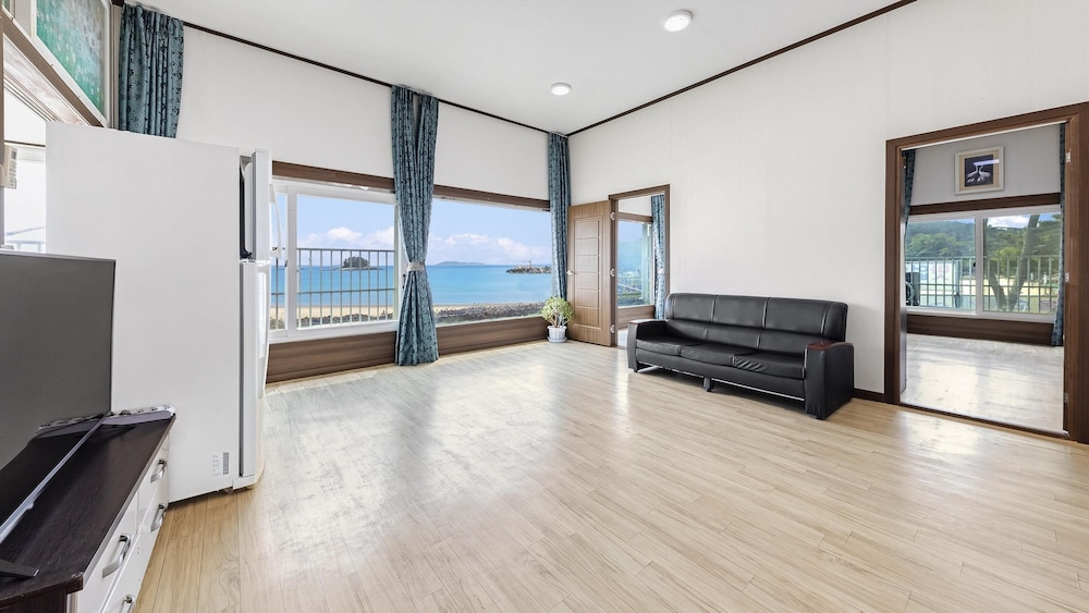 Basic Room, 3 Bedrooms (Daehyengroom) photo 1