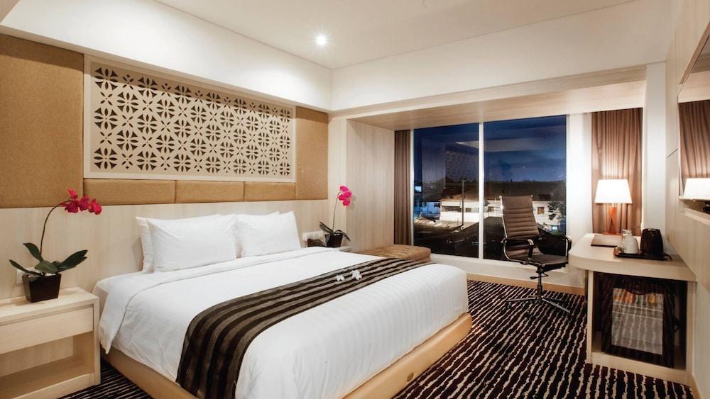 Executive Suite, 1 King Bed - Photo 1