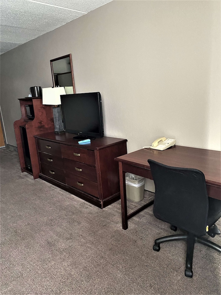 Traditional Room, 2 Queen Beds, Non Smoking, Refrigerator & Microwave - Photo 4