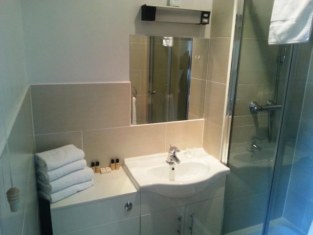 Superior Suite, Ensuite (Ground Floor) photo 2