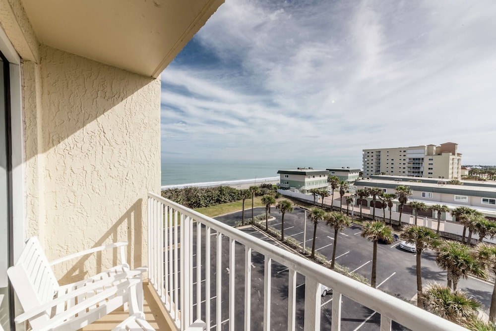 2 Queen Beds accessible coastal view w/ full sized balcony and roll-in shower photo 3