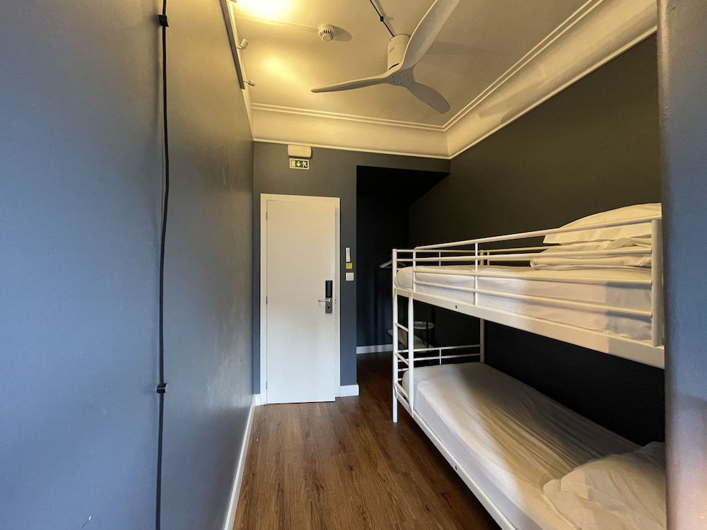 Twin Room, Shared Bathroom photo 2
