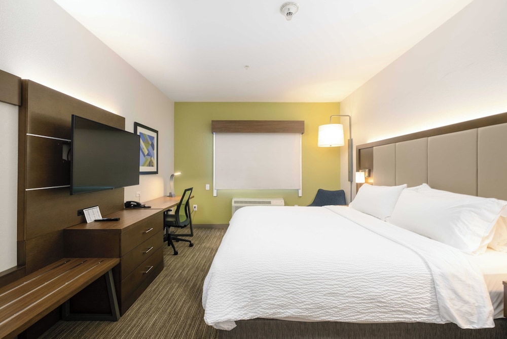 Room, 1 King Bed, Accessible, Non Smoking (Mobility) - Photo 4