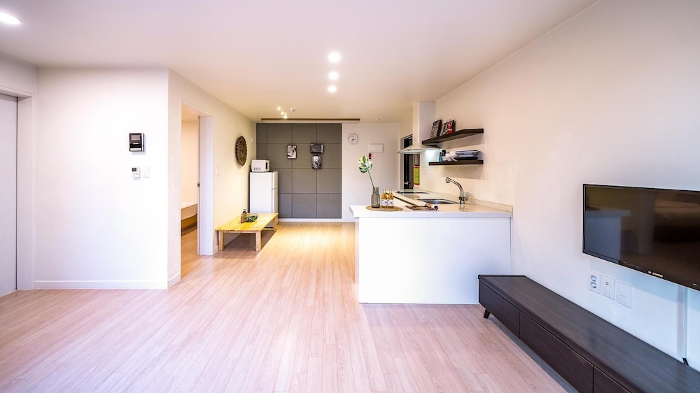 Basic Room, 1 Bedroom (202(No consecutive-night bookings)) - Photo 12