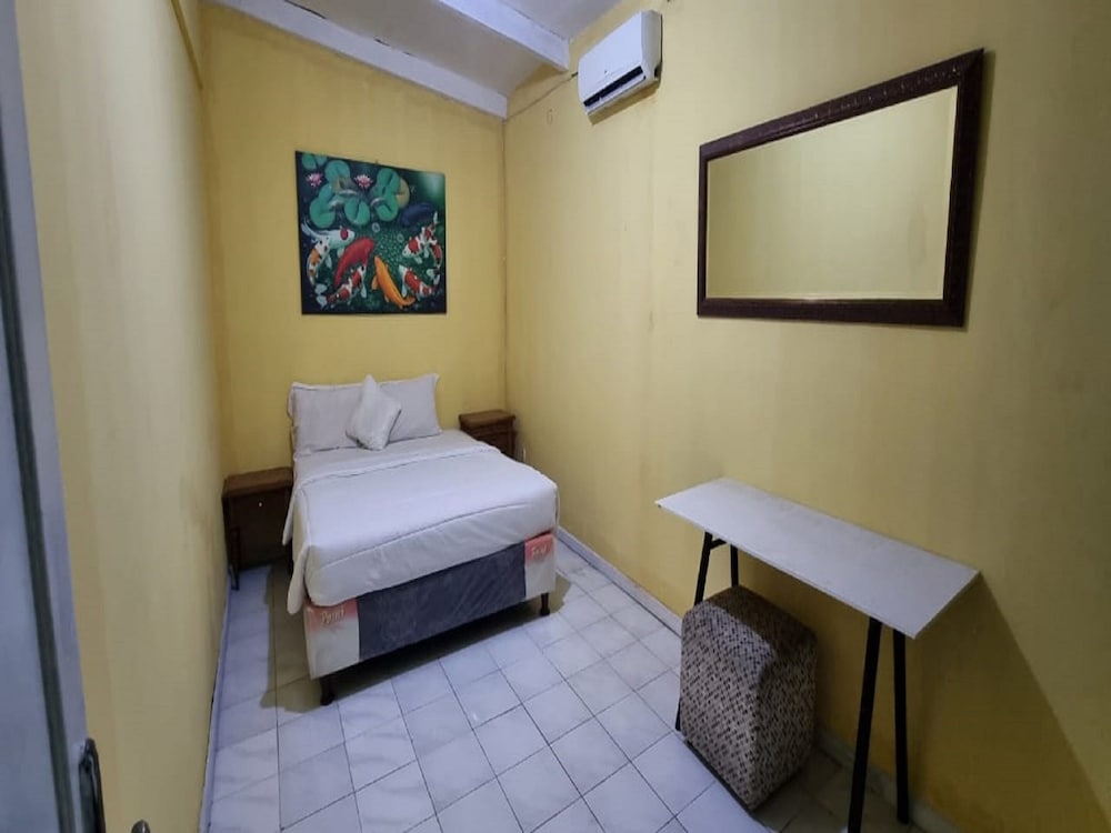 House, 4 Bedrooms photo 2