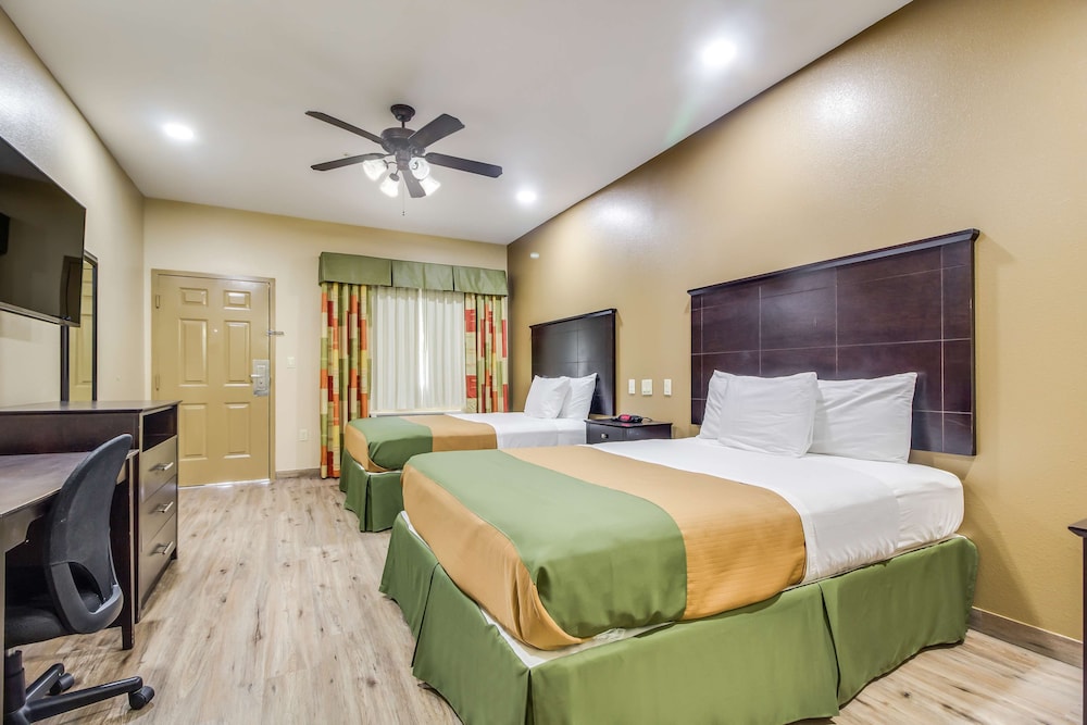 Room, 2 Queen Beds, Non Smoking, Kitchenette - Photo 1