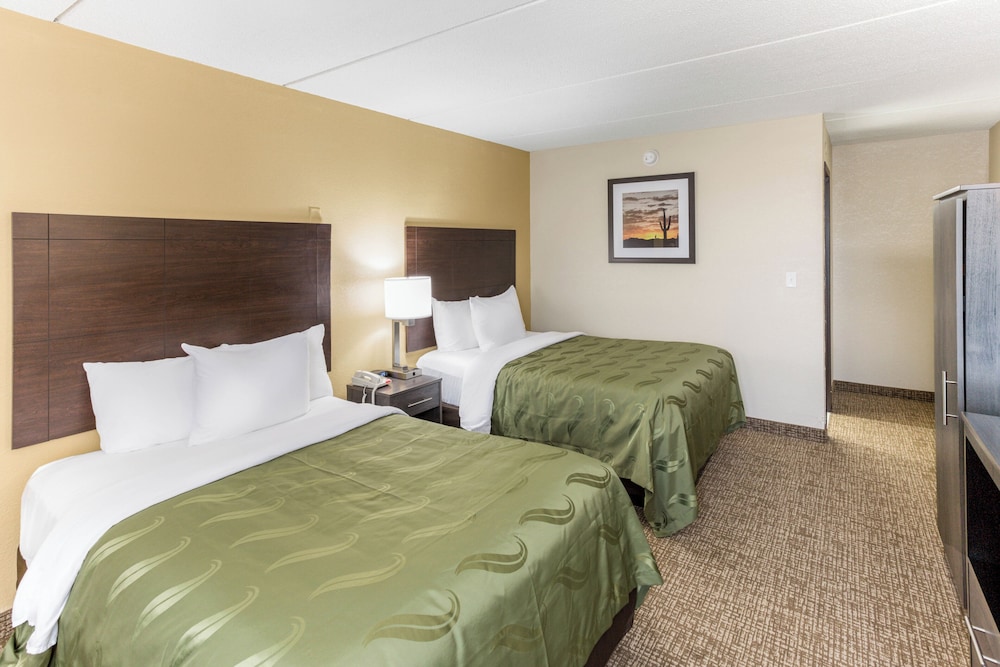 Suite, 2 Queen Beds, Non Smoking (Upgrade) - Photo 3