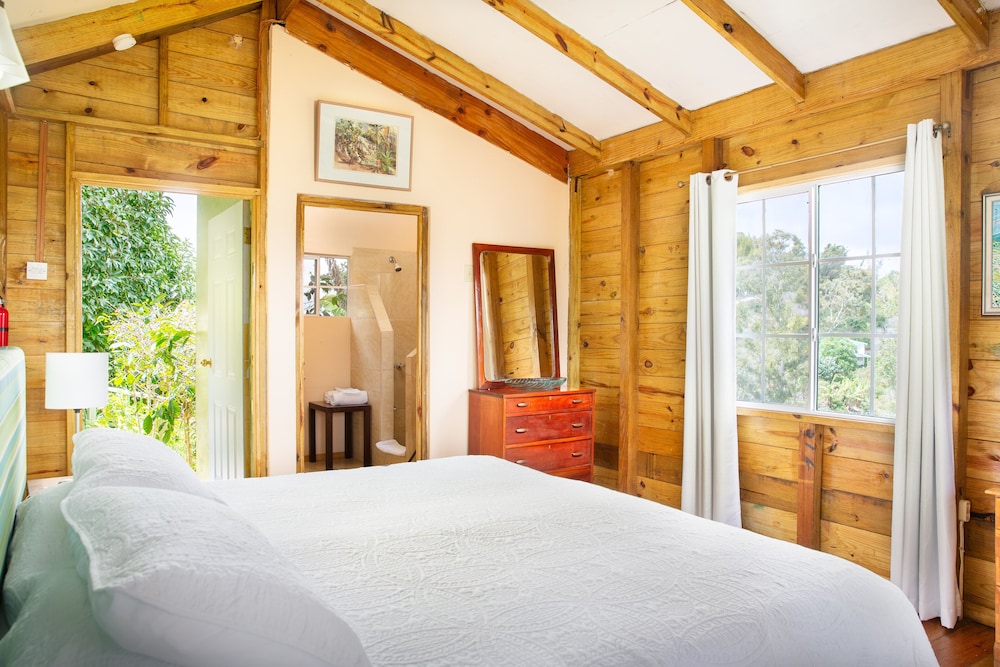 Standard Cottage, 1 King Bed, Non Smoking (Peacock Cottage)