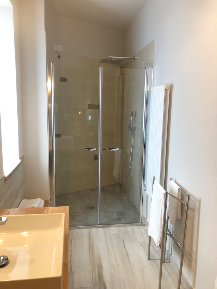 Deluxe Room - Photo 14