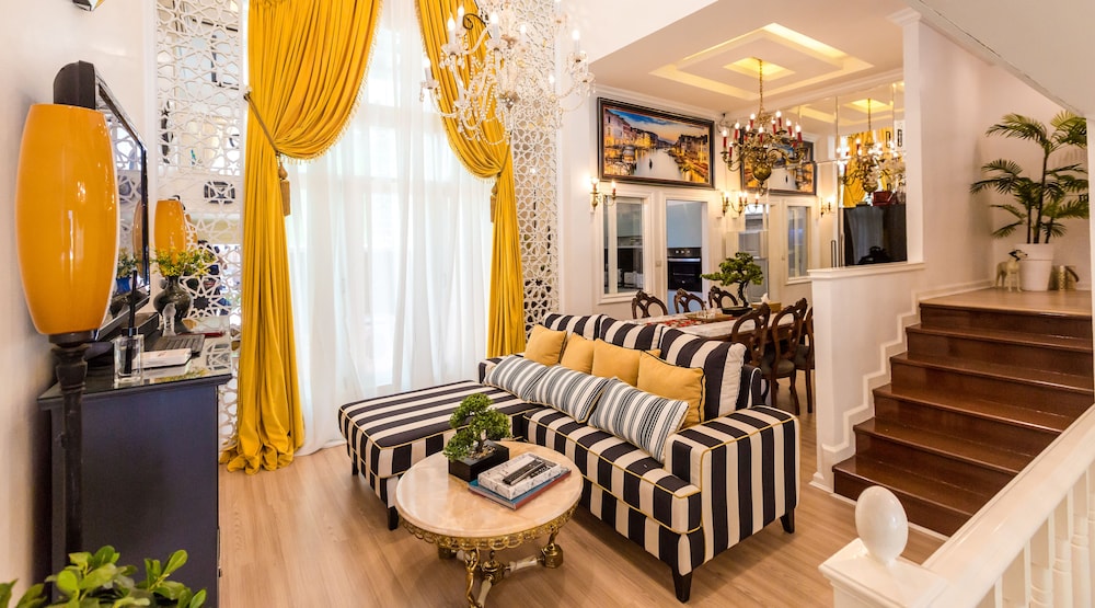 Luxury 4-Bedroom Townhome photo 1