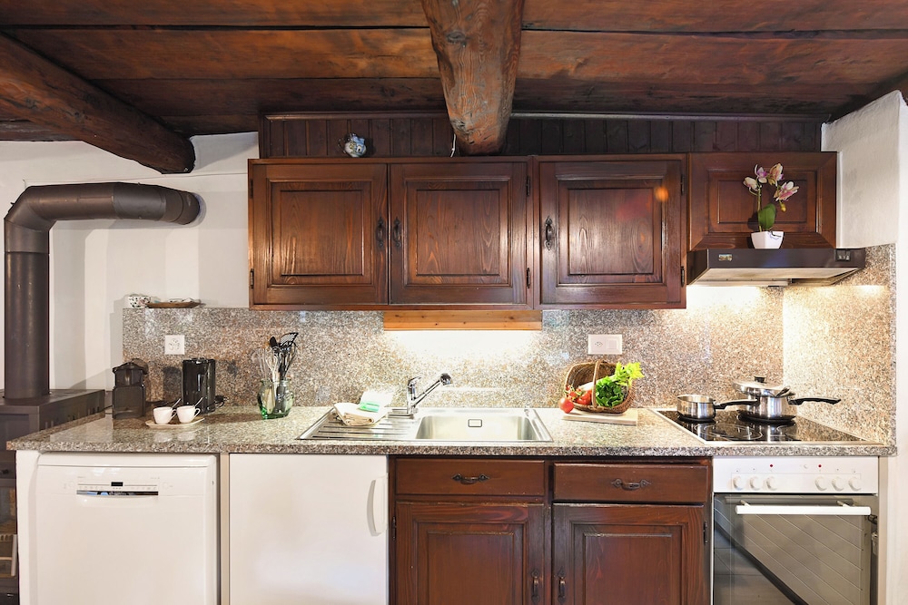 Family Chalet, Multiple Bedrooms (Rustico al platano 1) photo 3
