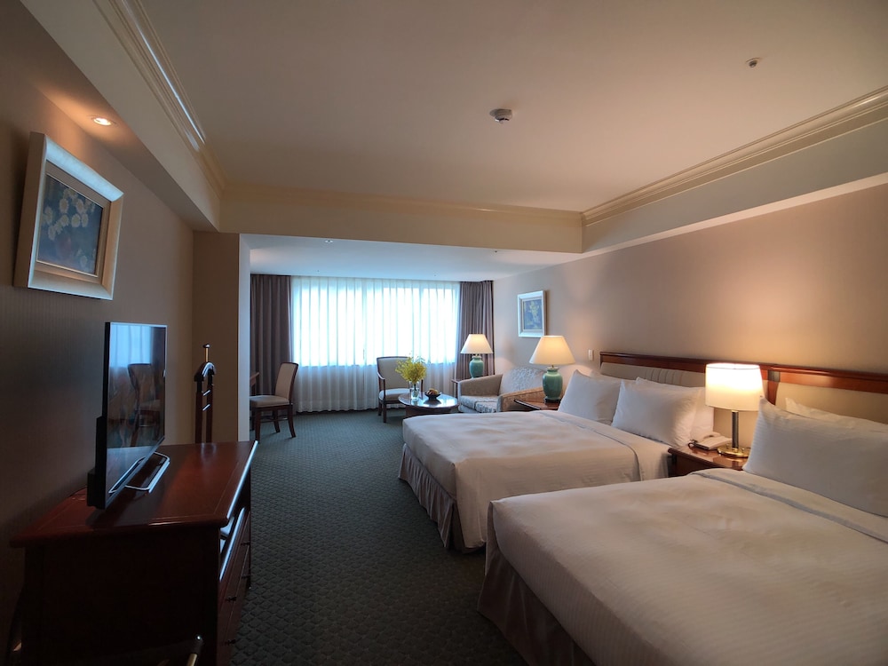 Deluxe Family Room, 2 Queen Beds photo 3