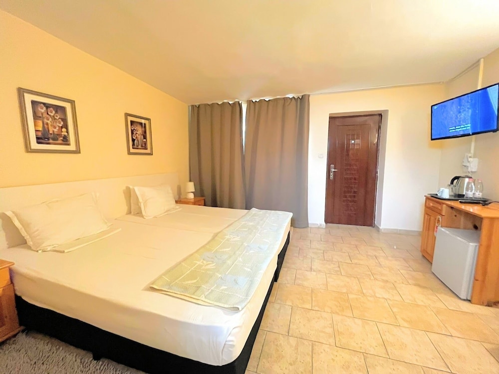 Economy Double Room, Patio - Photo 7