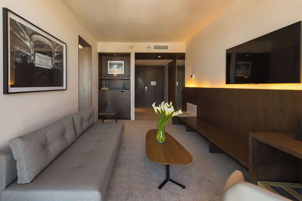 Suite, 1 King Bed (Regency Suite)