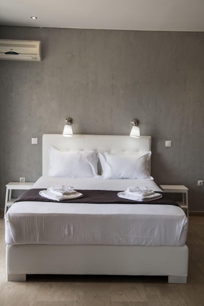 Double Room, 1 Queen Bed with Sofa bed, Non Smoking photo 2