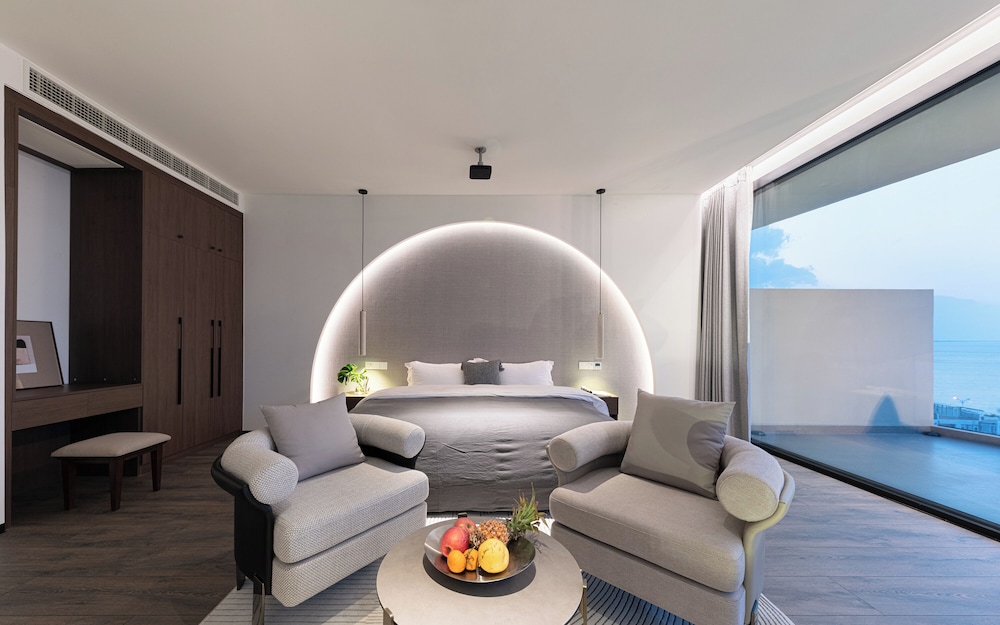 Superior Suite, Garden View photo 3