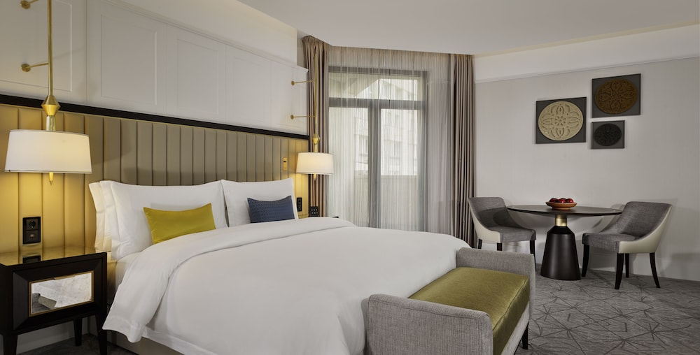 Suite, 1 King Bed photo 3