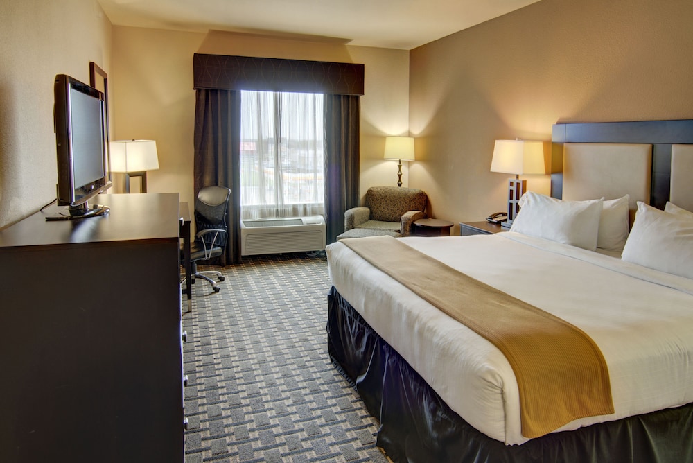 Suite, 1 King Bed - Photo 2