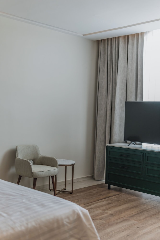 Suite - Photo 5