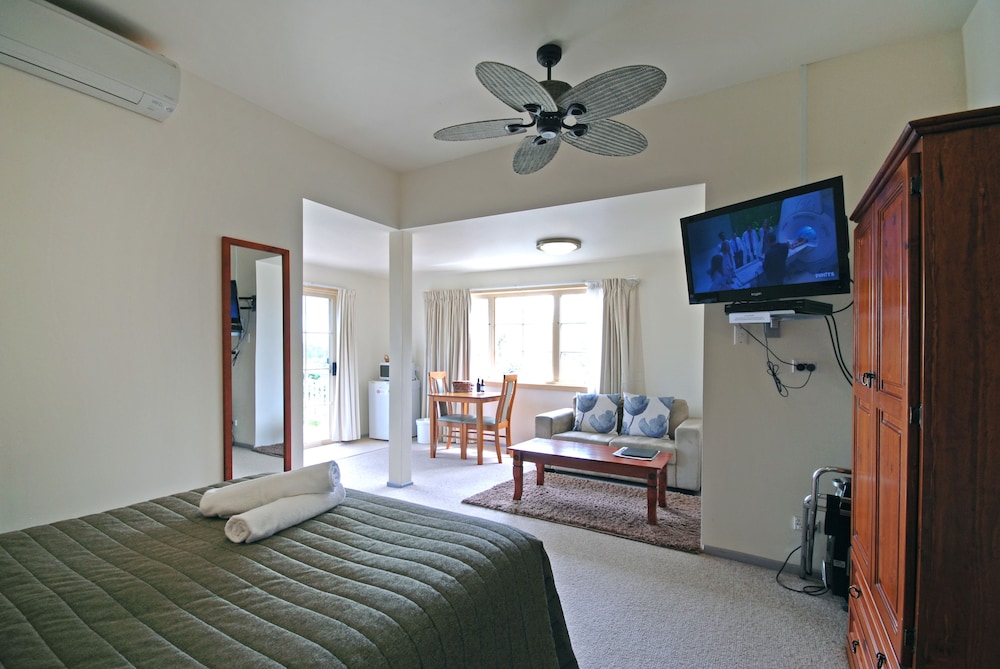 Riverview Suite photo 2