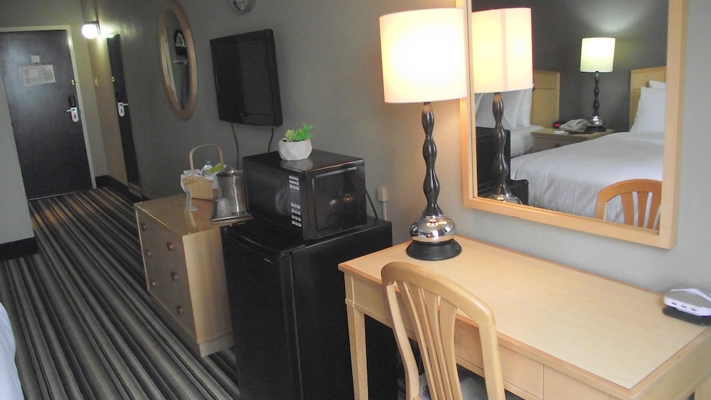 Room, Multiple Beds, Non Smoking photo 2