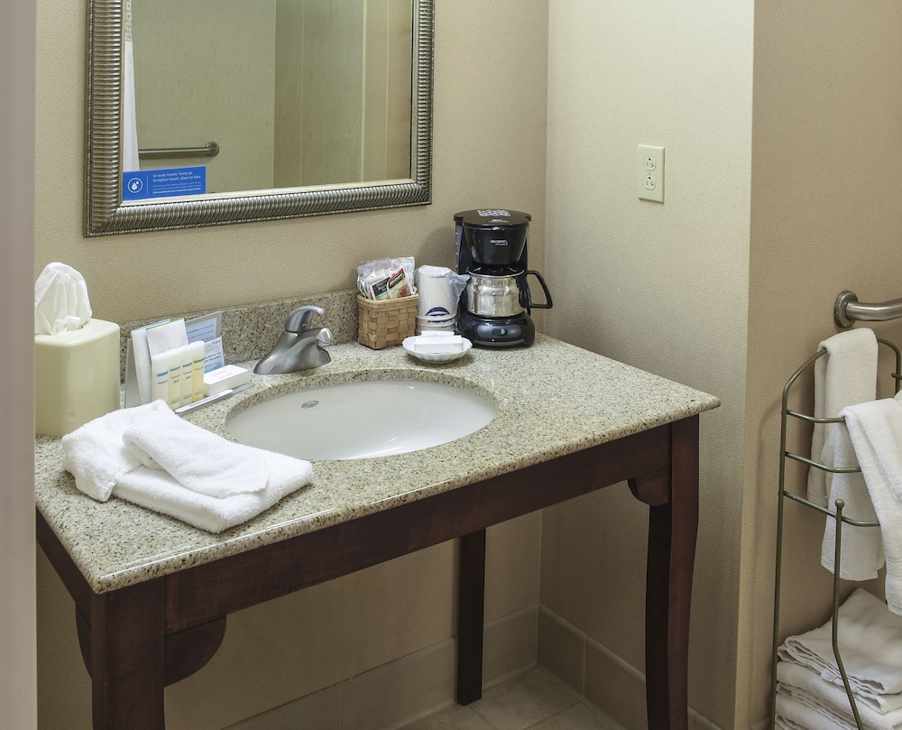 Room, 2 Queen Beds, Accessible, Fireplace - Photo 3
