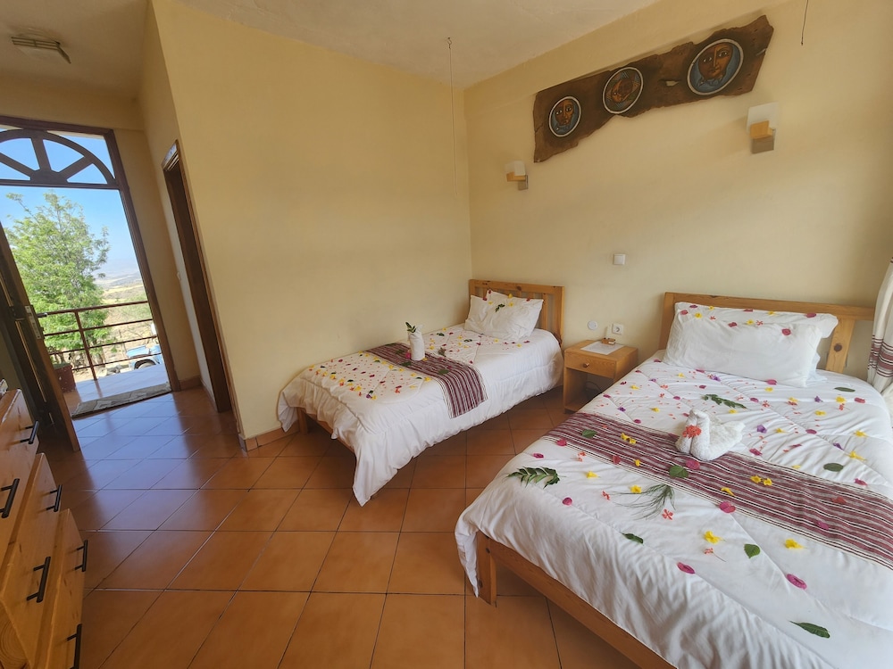 Standard Twin Room, 2 Twin Beds, Balcony, Mountain View photo 1