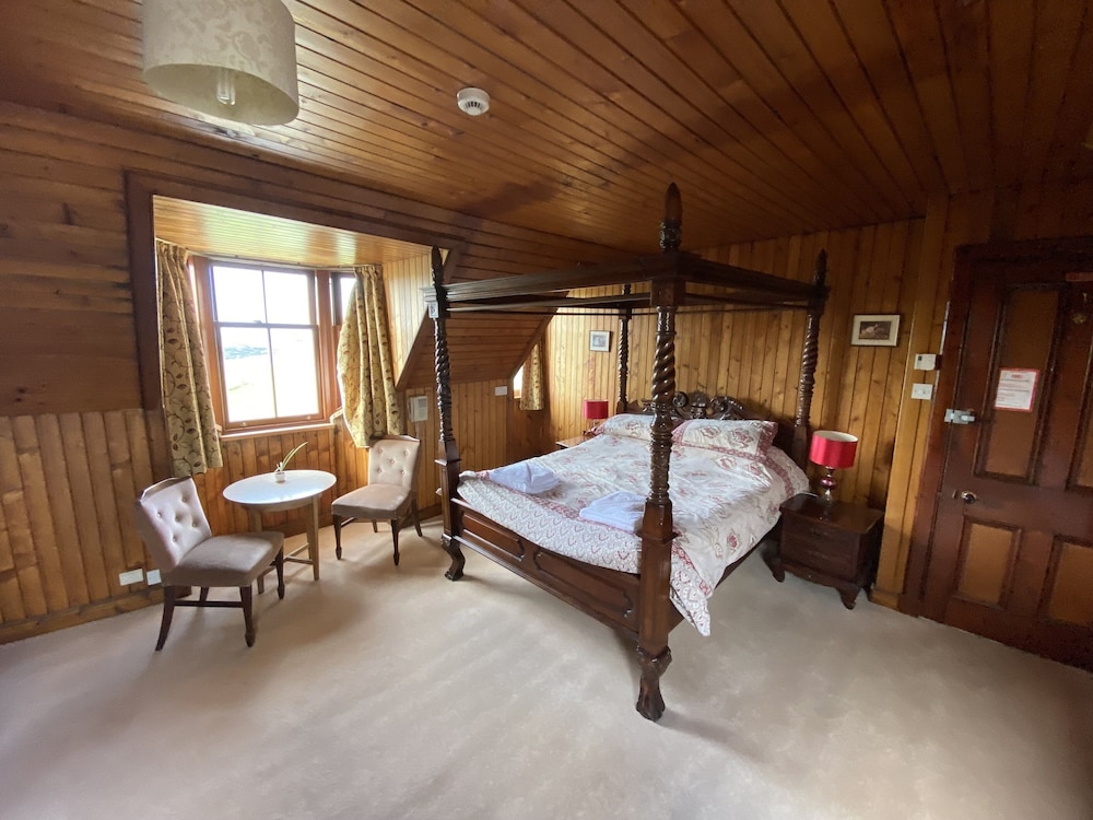 Four Post Bed