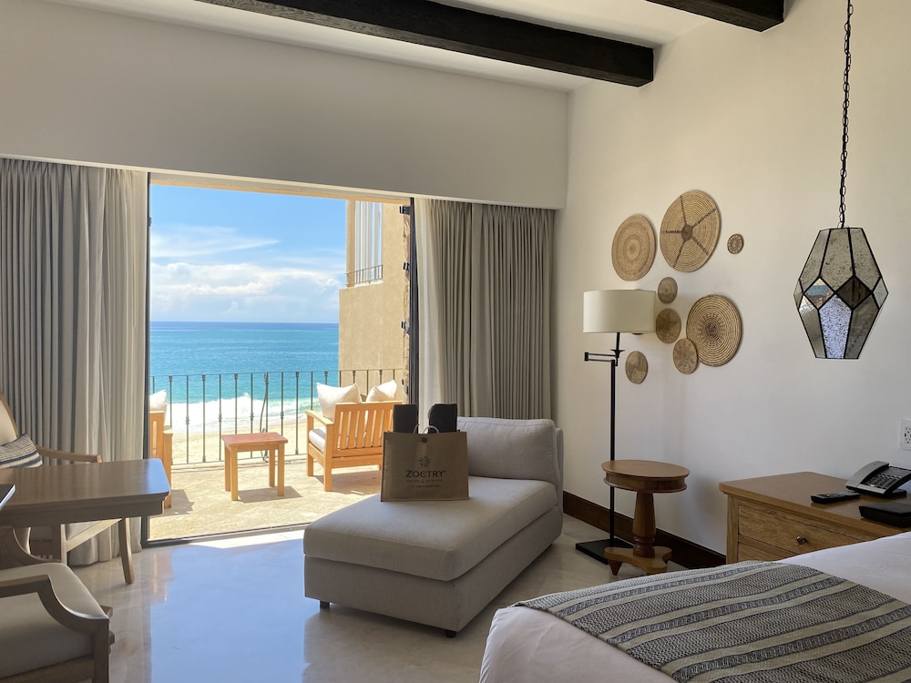 Junior Suite, 1 King Bed, Oceanfront