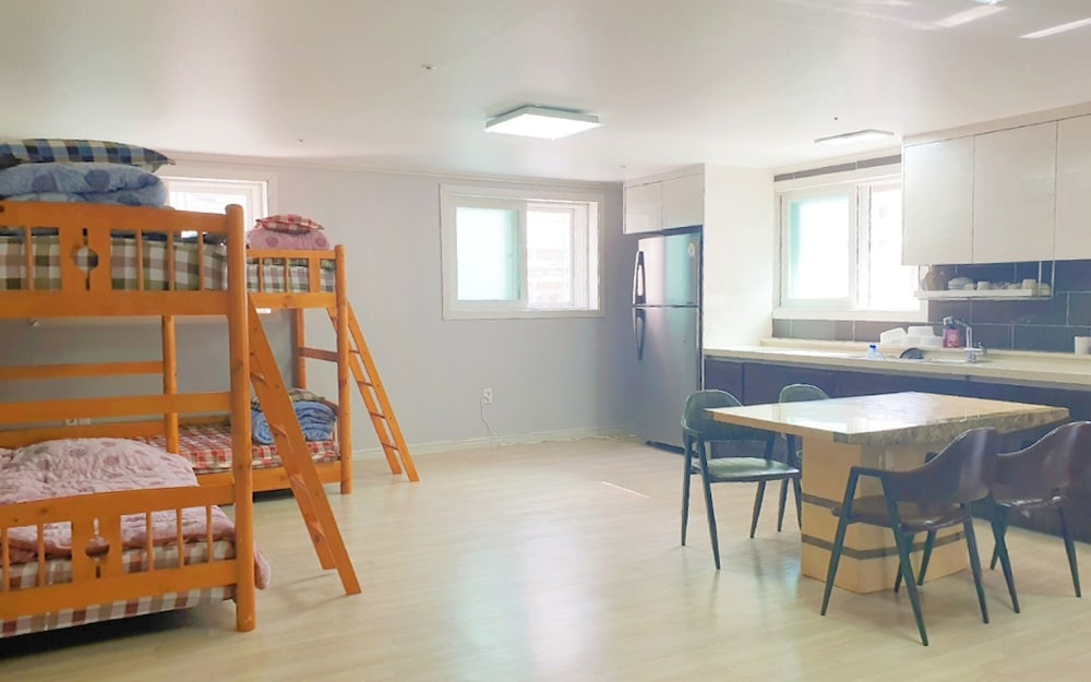 Room (Saryangdo)