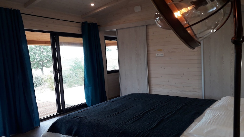 Panoramic Cabin, Hot Tub, Mountain View (Cabane des Baies Sauvages) photo 2