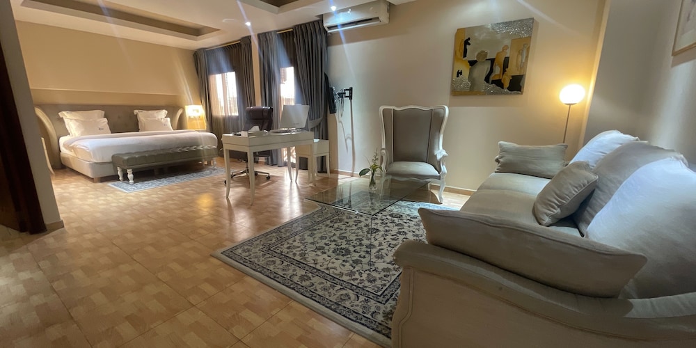 Senior Suite, 1 King Bed, Balcony, City View