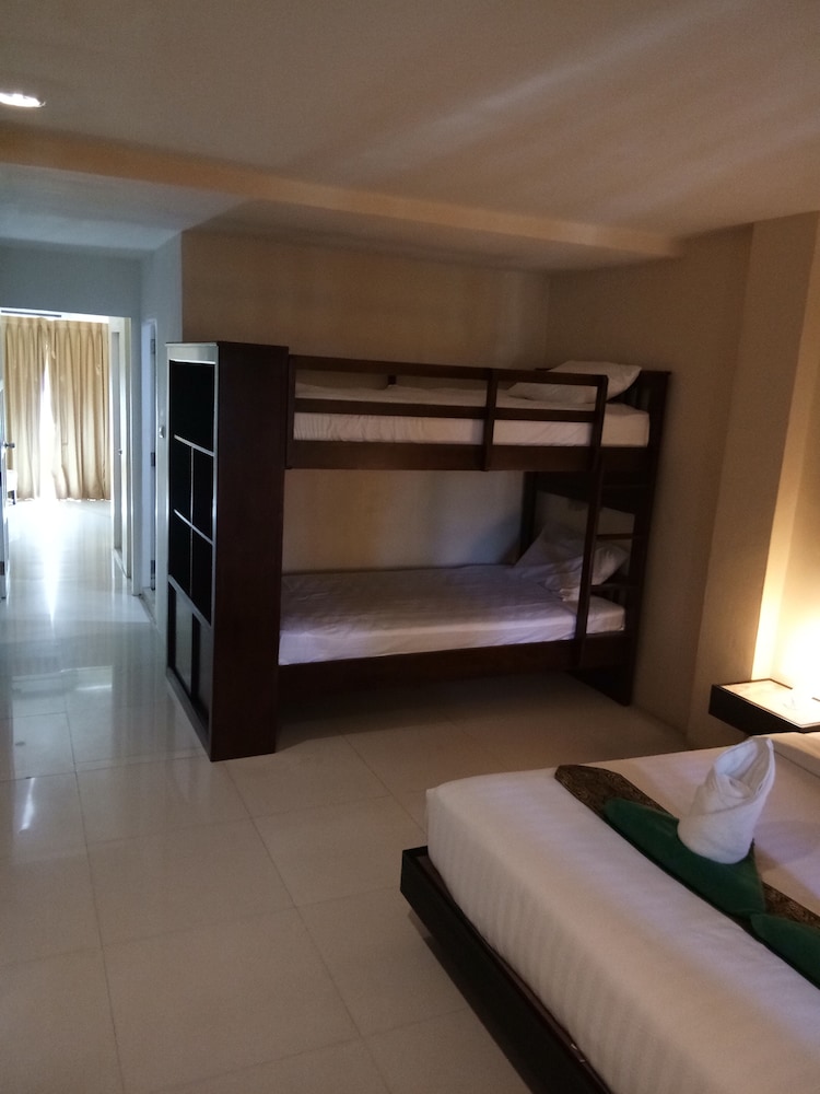 2-Bedroom Family Suite - Photo 7