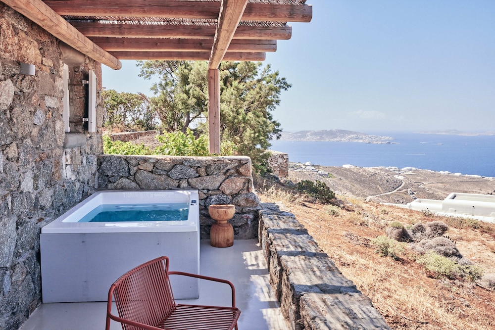 Deluxe Sea View Jacuzzi - Photo 20