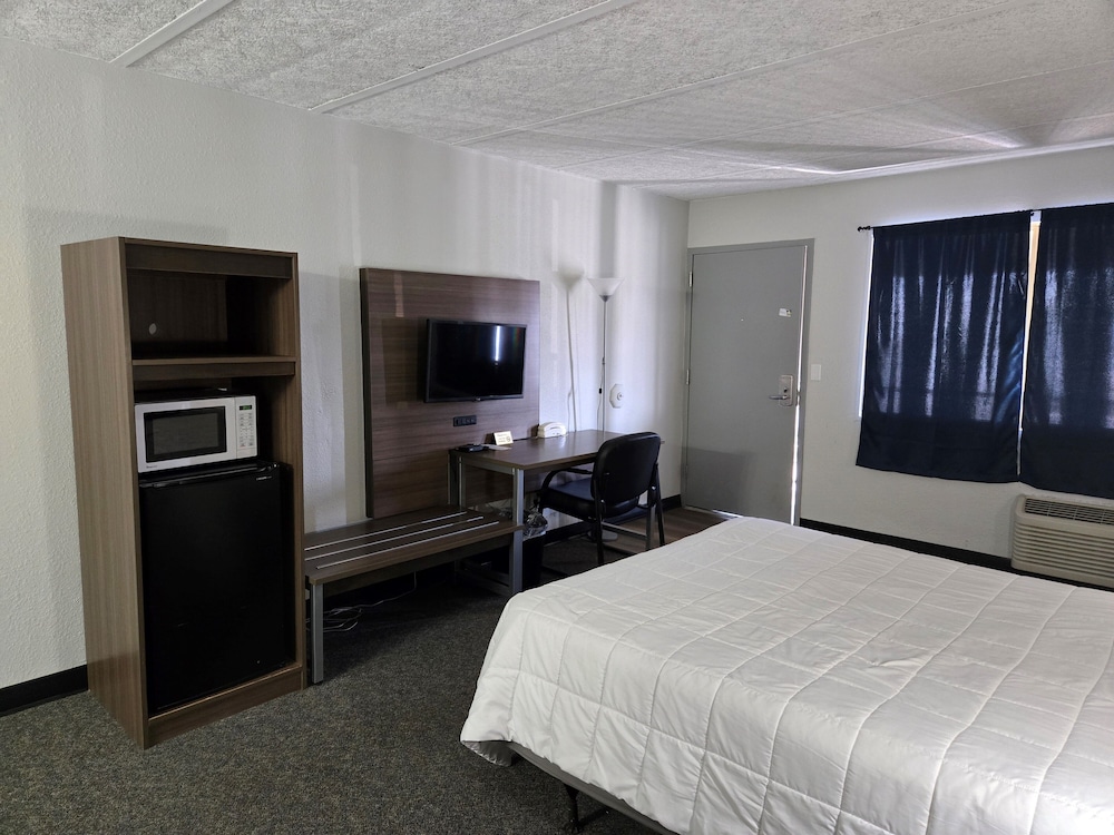 Single Room, 1 Queen Bed photo 2