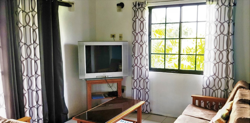 Family Suite, 2 Bedrooms, Garden View, Garden Area photo 3