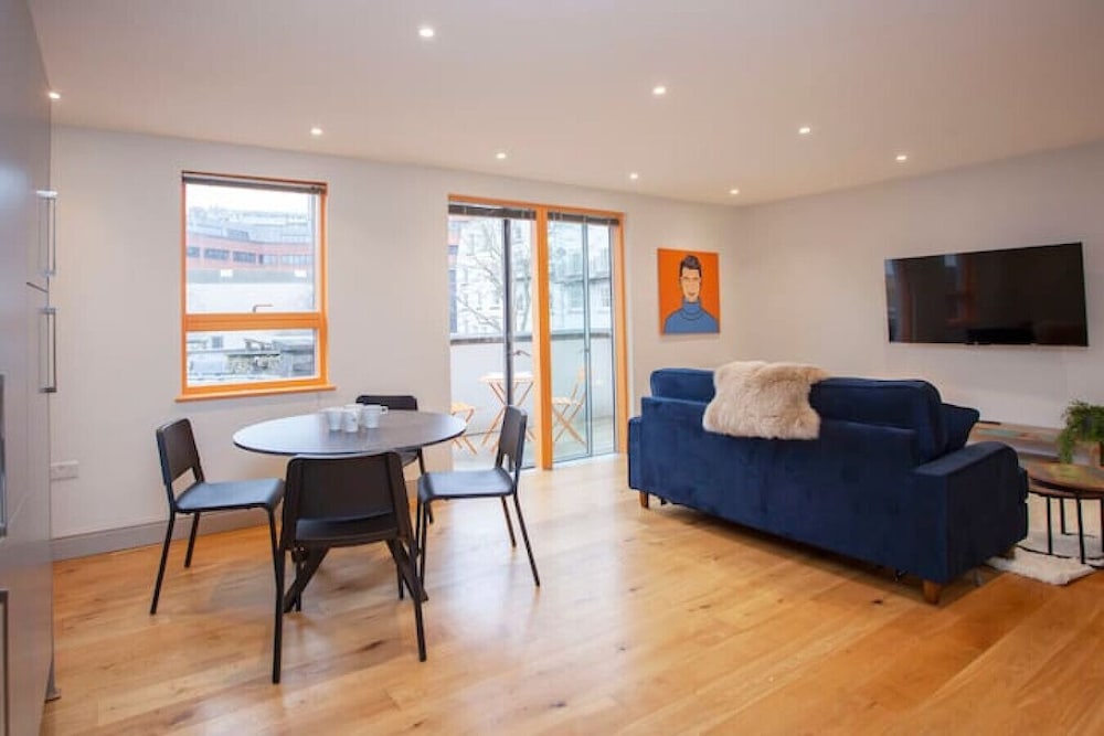 Cabot Mews 29 Sun - Fri